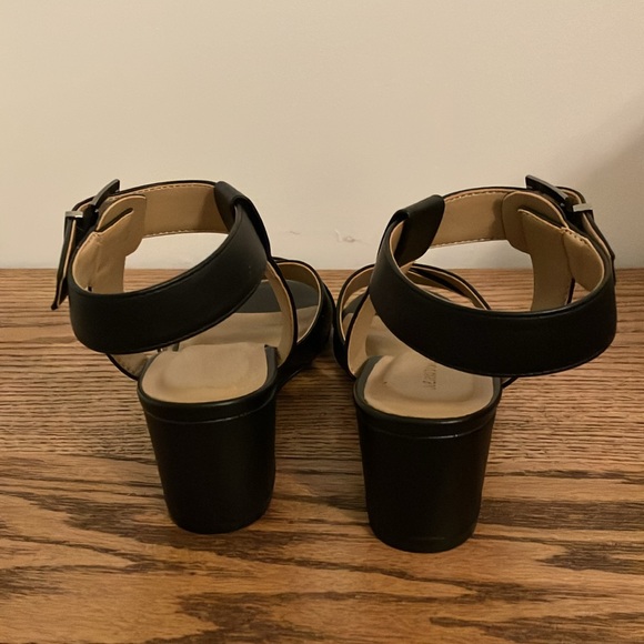 Comfortable Women’s Ankle Strap Mid Wedge Sandal - Picture 4 of 8